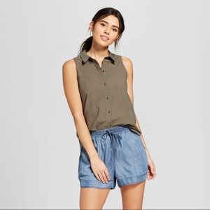 Universal Thread Collared Button-down Tank NWT